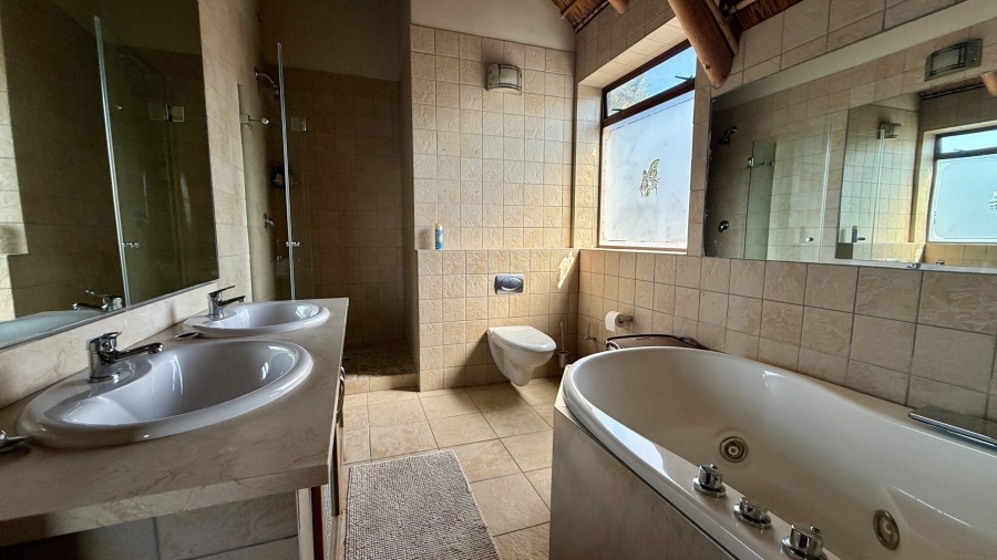 To Let 5 Bedroom Property for Rent in Sunset Beach Western Cape